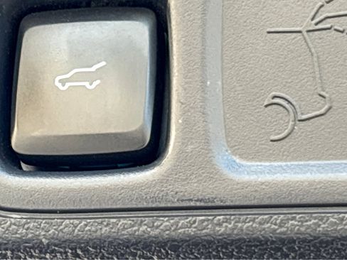 Used 2024 Ford Expedition XLT AWD/4WD image 21