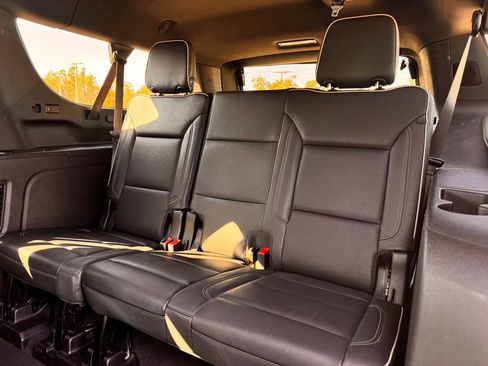 Used 2024 GMC Yukon XL SLT image 12