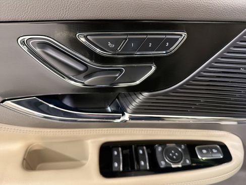 Used 2022 Lincoln Corsair Reserve w/ Sport Package image 11