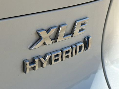 Used 2021 Toyota Venza XLE w/ Carpet Mat Package (TMS) AWD/4WD image 10