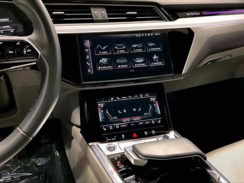 Used 2024 Audi Q8 e-tron Prestige w/ Prestige Package image 9