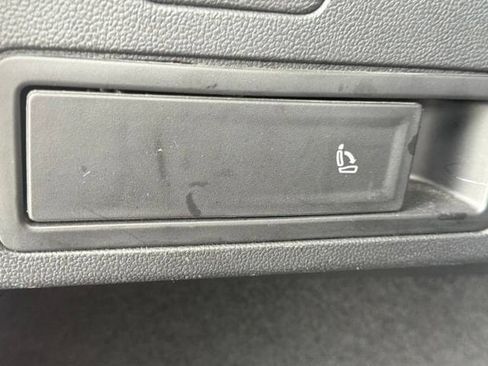 Used 2023 Volkswagen Tiguan SE FWD image 8