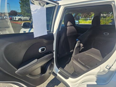 Used 2016 Kia Soul FWD image 13