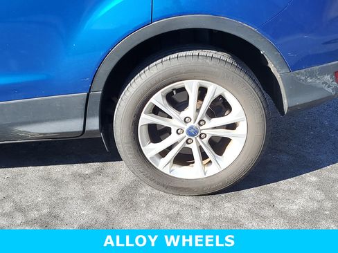 Used 2017 Ford Escape SE w/ Equipment Group 201A image 9