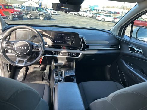 Used 2024 Kia Sportage LX image 13