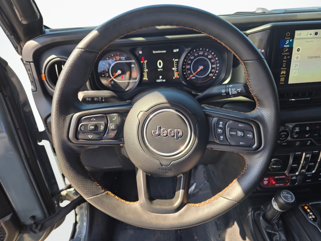Used 2025 Jeep Gladiator Mojave w/ Convenience Group AWD/4WD image 12