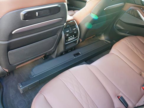 Used 2025 BMW X7 xDrive40i w/ Executive Package image 49