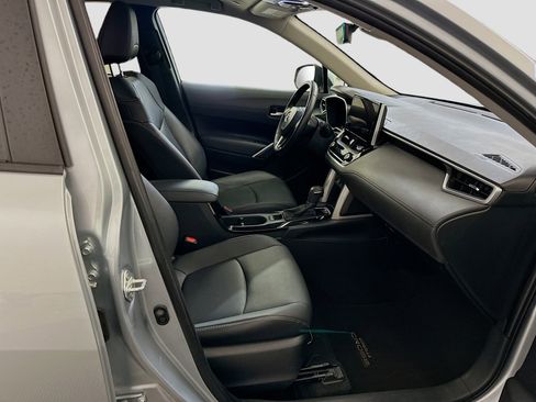 Used 2024 Toyota Corolla Cross XLE w/ Convenience Package image 34