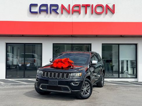 Used 2018 Jeep Grand Cherokee Limited AWD/4WD image 2