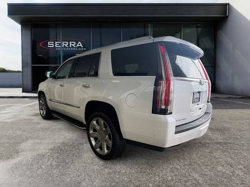 Used 2020 Cadillac Escalade Luxury AWD/4WD image 2