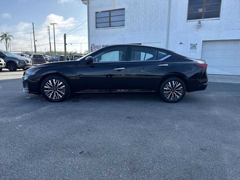 Used 2024 Nissan Altima 2.5 SV AWD/4WD image 4
