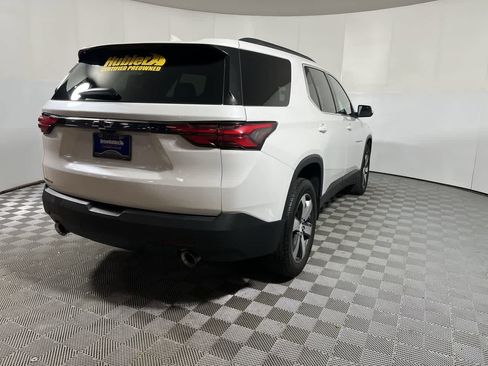 Used 2023 Chevrolet Traverse LT w/ LT Premium Package FWD image 8