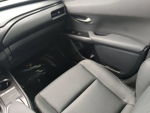 Used 2022 Lexus UX 200 w/ Accessory Package (Z2) FWD image 16