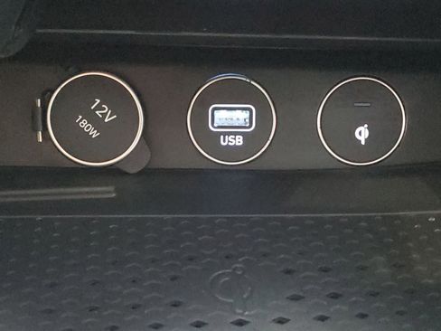 Used 2022 Genesis G70 2.0T w/ Prestige Package image 9