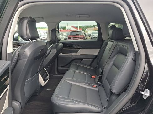 Certified 2025 Lincoln Nautilus Premier AWD/4WD image 10