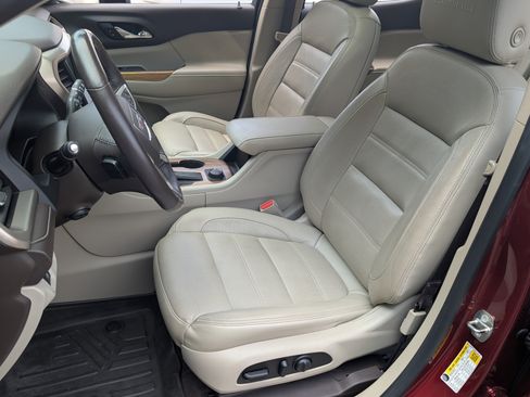 Used 2017 GMC Acadia Denali w/ Technology Package FWD image 16