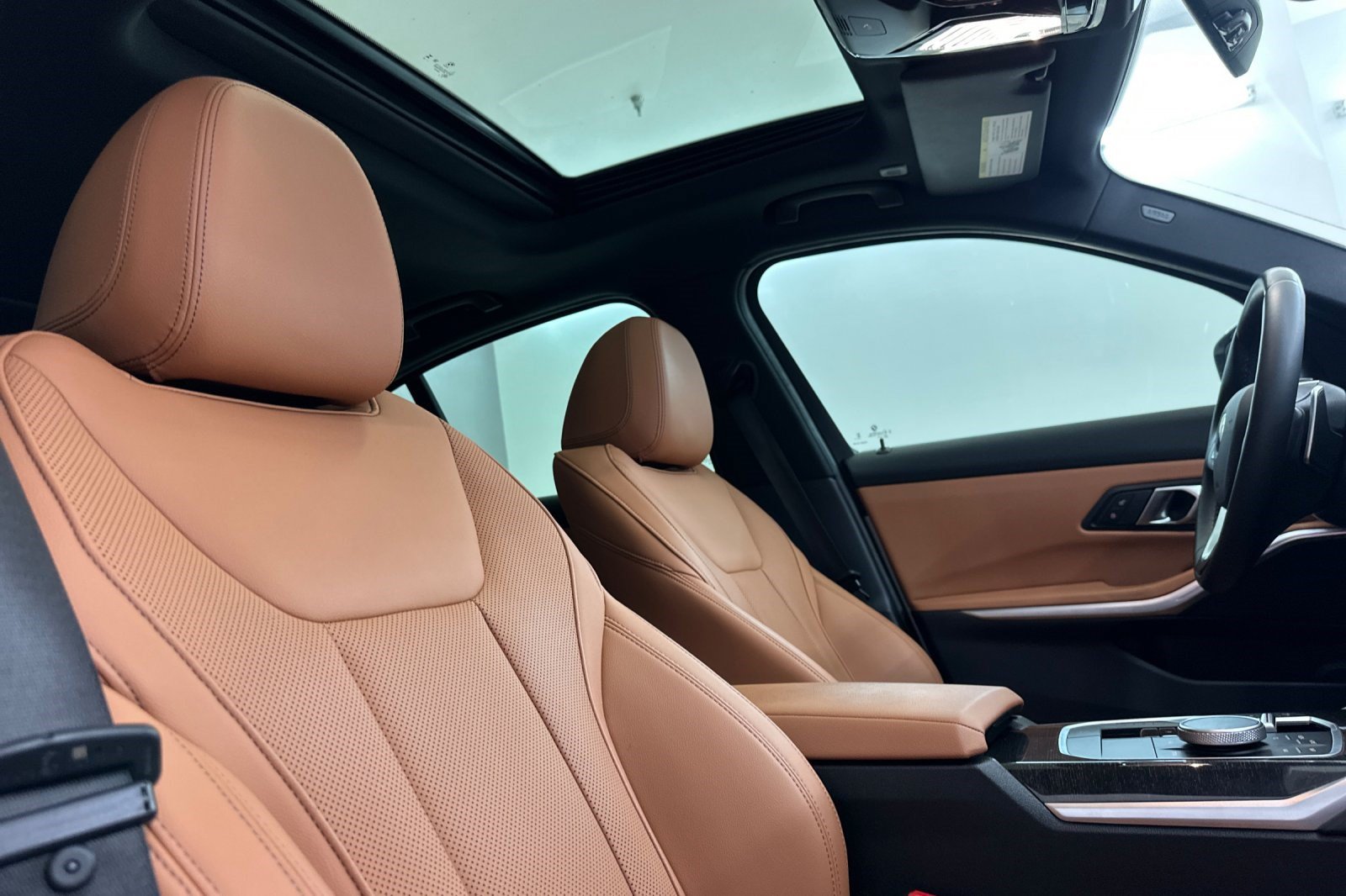 Certified 2024 BMW 330i Sedan w/ Convenience Package RWD image 25