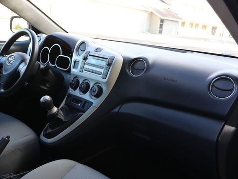 Used 2010 Toyota Matrix image 17