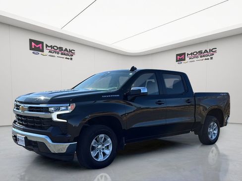 Used 2025 Chevrolet Silverado 1500 LT image 3
