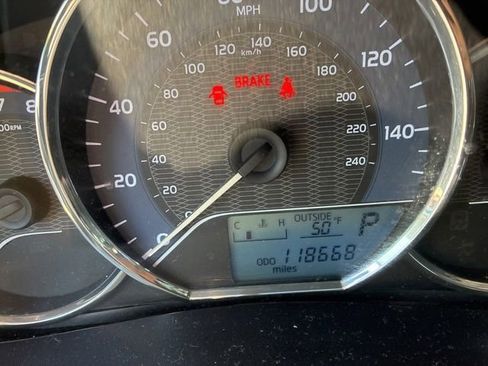 Used 2016 Toyota Corolla LE FWD image 2