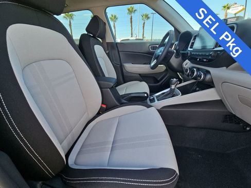 Used 2025 Hyundai Venue SEL FWD image 18