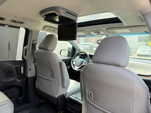 Used 2015 Toyota Sienna Limited AWD/4WD image 16