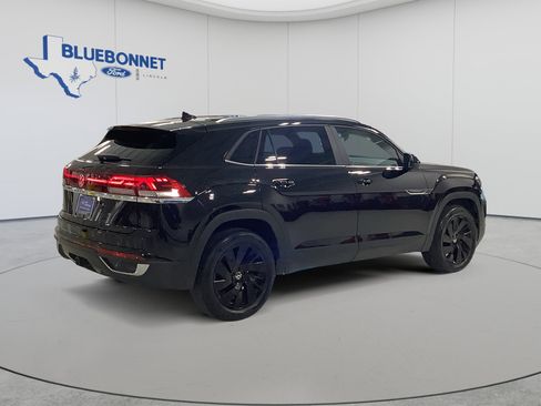 Used 2024 Volkswagen Atlas Cross Sport SE w/ Panoramic Sunroof Package FWD image 5