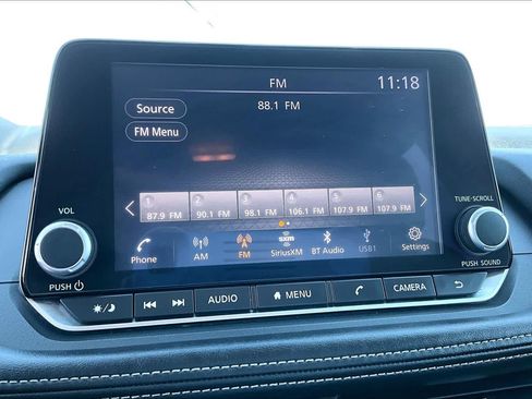 Used 2025 Nissan Rogue SV FWD image 28