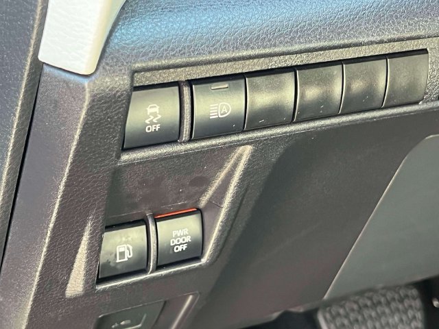Certified 2025 Toyota Sienna XLE FWD image 24