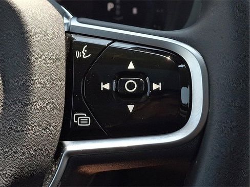 Certified 2025 Volvo XC60 B5 Plus image 20