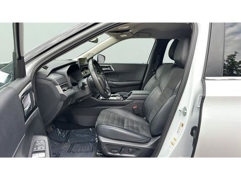 Used 2025 Mitsubishi Outlander SE FWD image 10