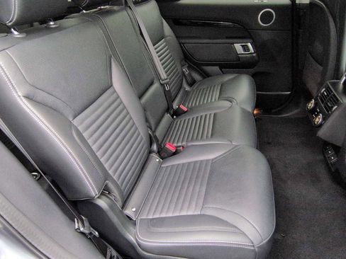 Used 2024 Land Rover Discovery S image 21