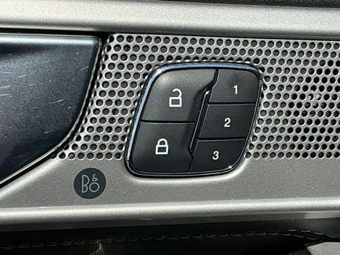 Used 2022 Ford Explorer Limited w/ Equipment Group 301A AWD/4WD image 16