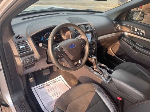 Used 2018 Ford Explorer XLT w/ Equipment Group 202A AWD/4WD image 15