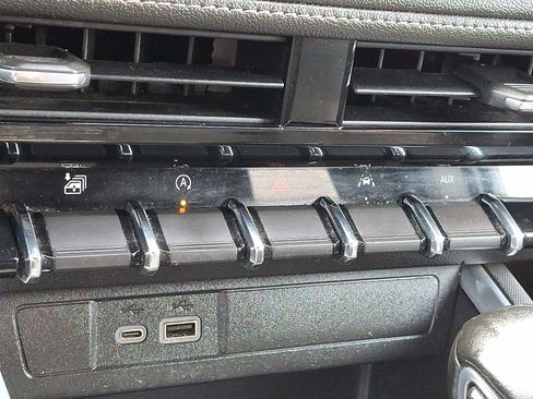 Used 2023 Chevrolet Colorado LT w/ LT Convenience Package image 21