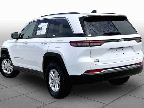 Used 2023 Jeep Grand Cherokee Laredo w/ Luxury Tech Group I AWD/4WD image 12