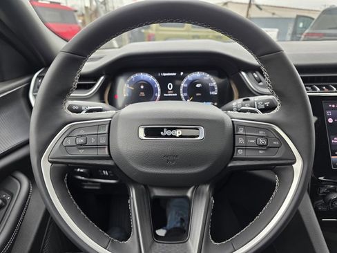 Used 2025 Jeep Grand Cherokee L Altitude image 5