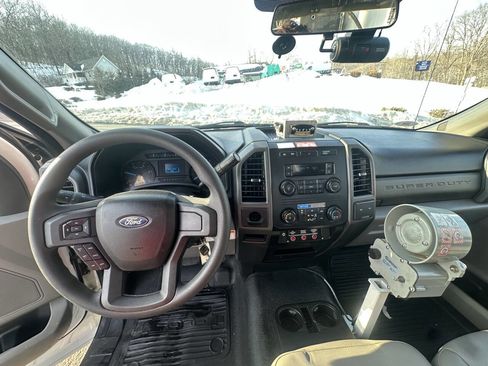 Used 2017 Ford F550 2WD Regular Cab Super Duty image 20