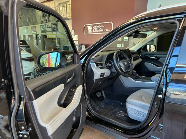 Used 2026 Toyota Highlander XLE AWD/4WD image 10