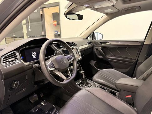 Used 2023 Volkswagen Tiguan SE w/ Panoramic Sunroof Package AWD/4WD image 11
