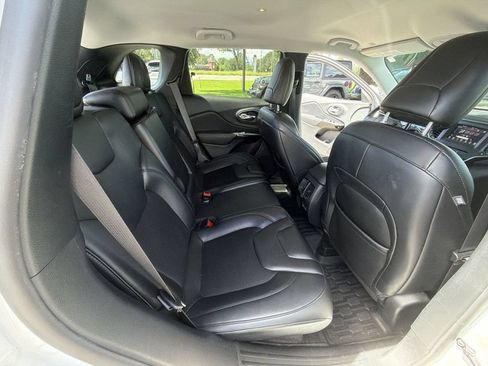 Used 2021 Jeep Cherokee Latitude Plus AWD/4WD image 21