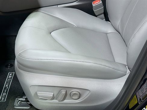 New 2026 Toyota Highlander Limited AWD/4WD image 17