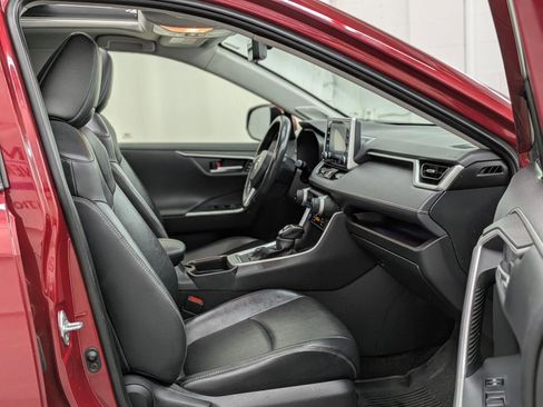Used 2021 Toyota RAV4 Limited image 27