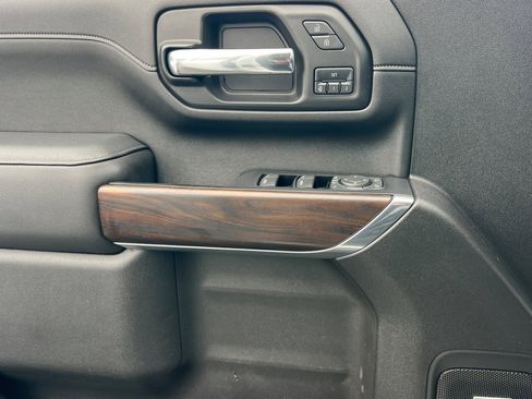 Used 2020 GMC Sierra 2500 SLT w/ Technology Package image 12