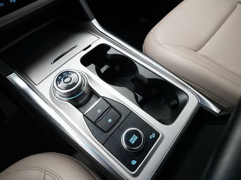 Used 2023 Ford Explorer XLT w/ Equipment Group 202A image 18