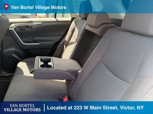 Used 2022 Toyota RAV4 LE AWD/4WD image 29