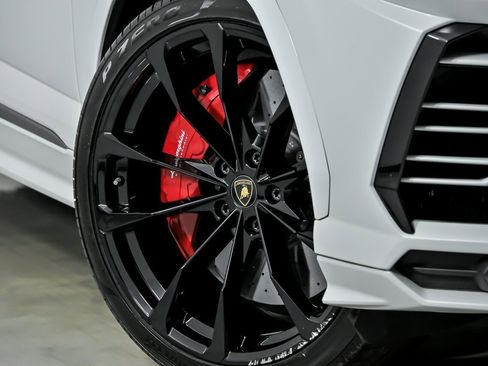 Used 2021 Lamborghini Urus image 4