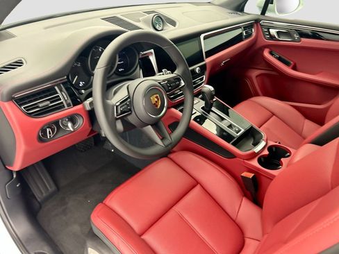 Used 2026 Porsche Macan AWD/4WD image 4