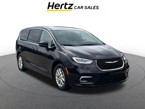 Used 2024 Chrysler Pacifica Touring-L image 1