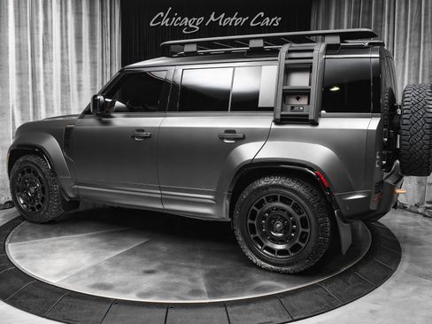 Used 2025 Land Rover Defender 110 AWD/4WD image 3